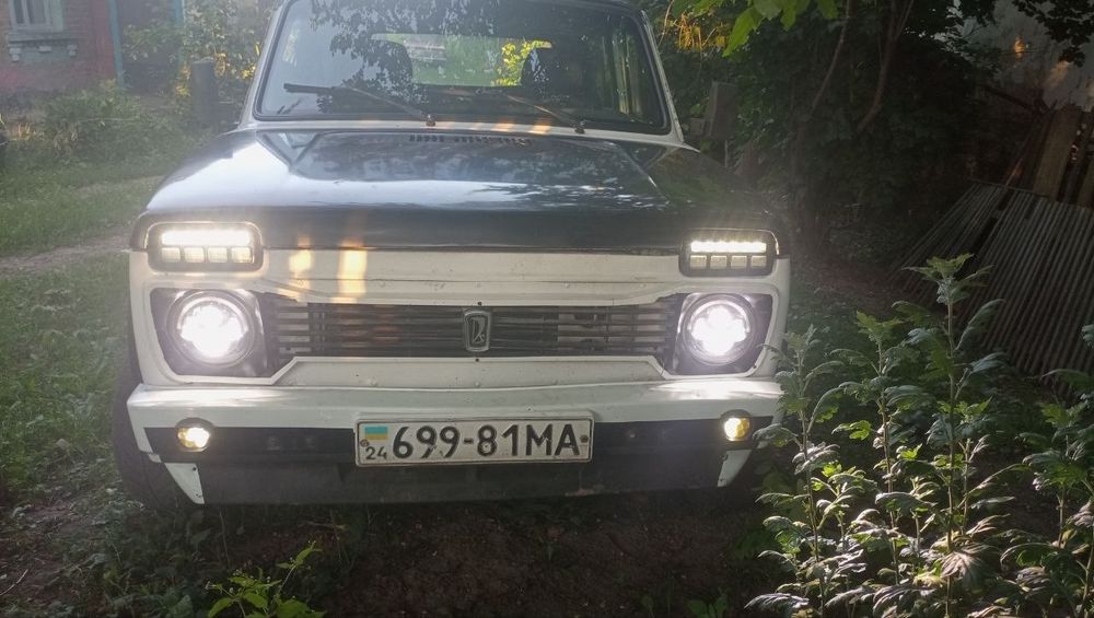 Продам автомобіль нива