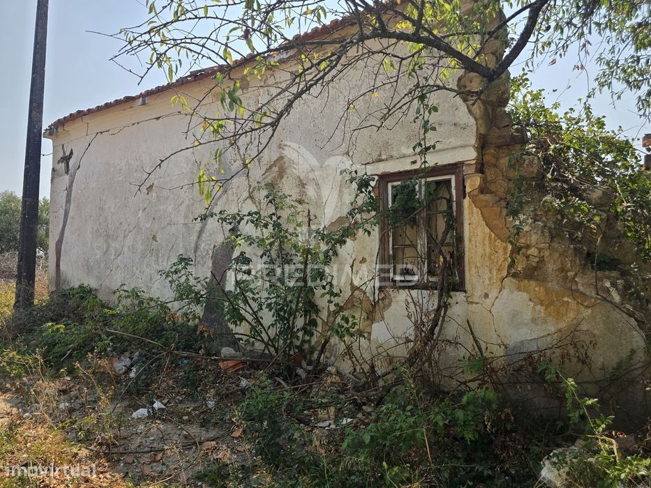 Terreno com Ruína para Reconstrução, Casével – Santarém