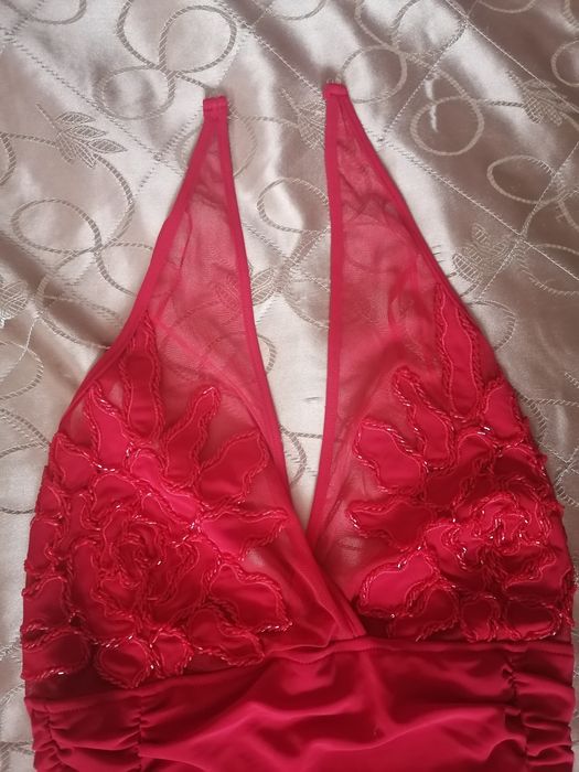 Подається коктельна сукня