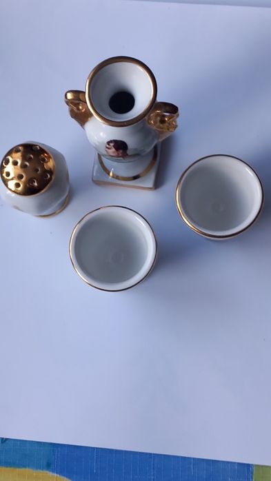 Zestaw francuskich porcelanowych bibelotów