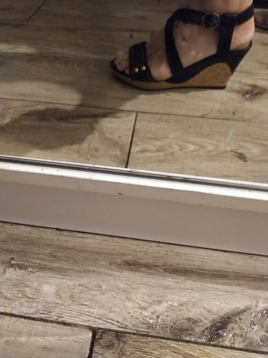Sandały na koturnie 37