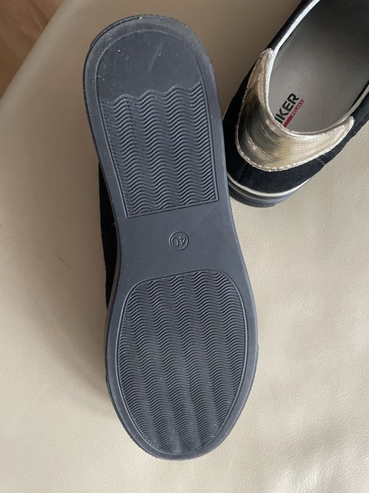 Czarne sneakersy ALAINA
