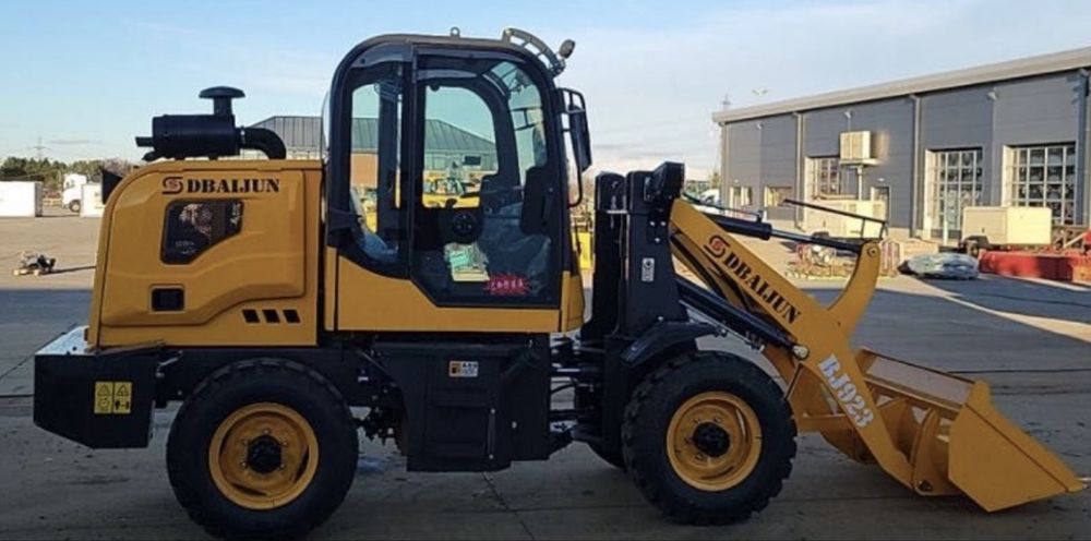 Nowa mala ladowarka waga 2350 lad 900kg