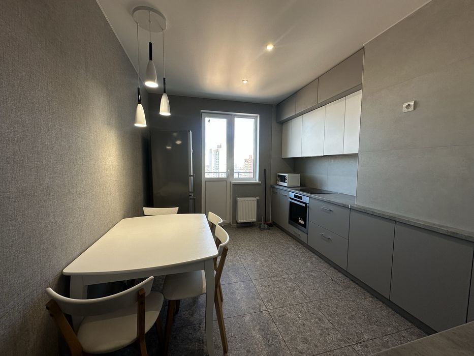 Продам 3-кімнатну квартиру по вул.Симона Петлюри,21Б (Атлант)