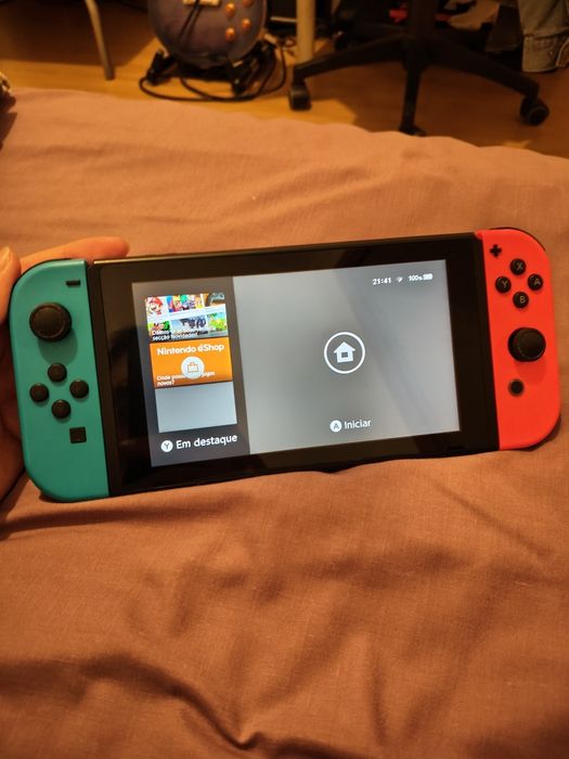 Nintendo Switch c/caixa e carregador