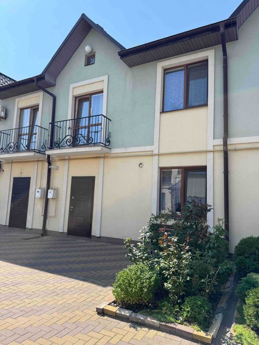 Котедж у чудовому районі* Виставка* БЕЗ КОМІСІЙ