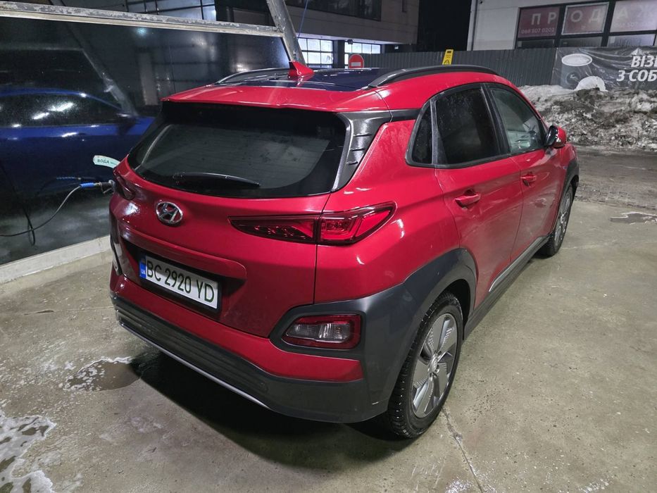 Hyundai kona electric 2019 рік, 64кв, 140000 гарна комплектація