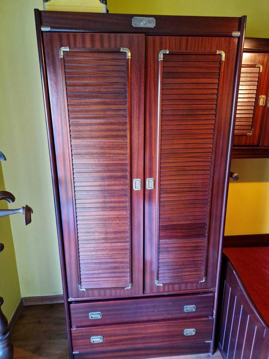 ARMÁRIO DE MADEIRA MACIÇA — ESTILO CLÁSSICO — 99 € (URGENTE)