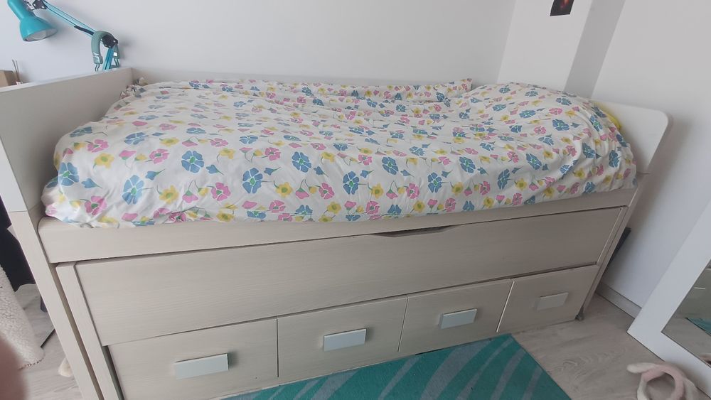 Cama dupla e arrumação