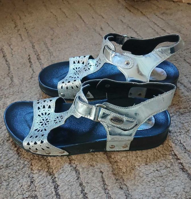 Босоножки женские серебристые (39)