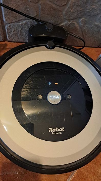 Aspirador robô iRobot Roomba e5 Wifi
