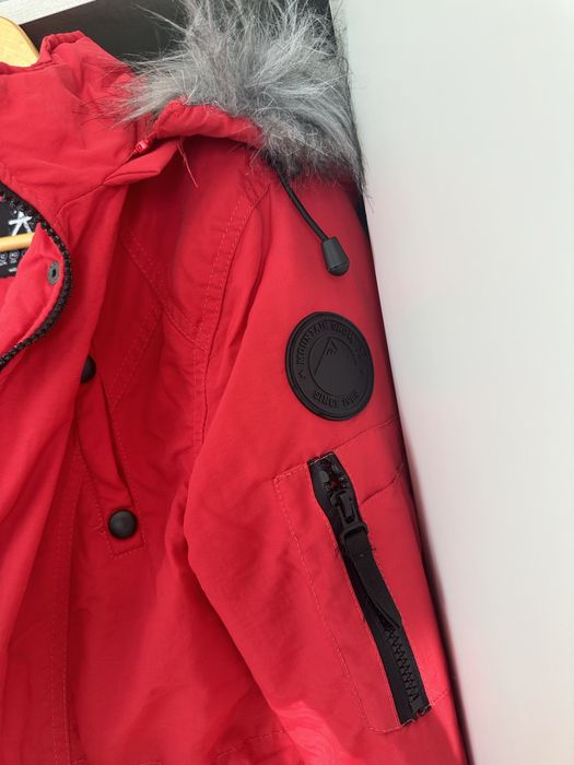 Parka vermelho com capuz