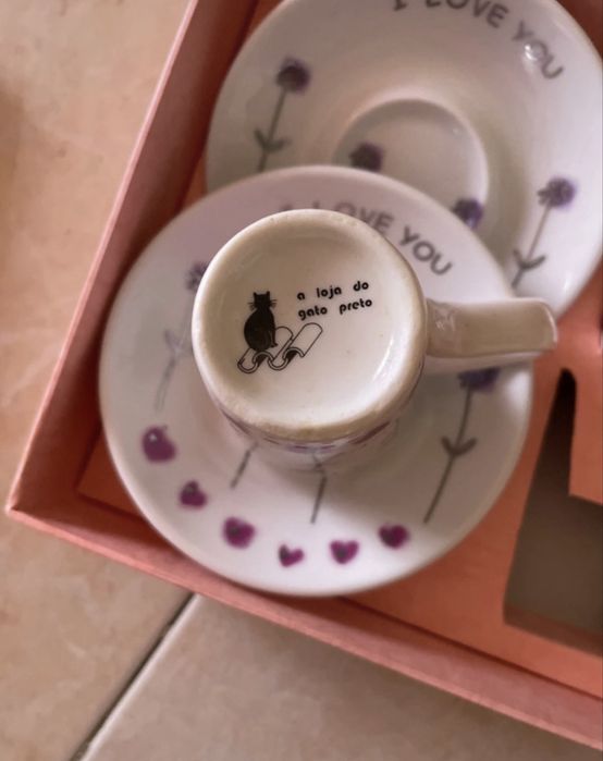 Conjunto 2 Chávenas de Café com Pires "I Love You" – Caixa Presente Cor-de-Rosa