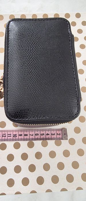 Szkatułka na biżuterię z welurowym wnętrzem