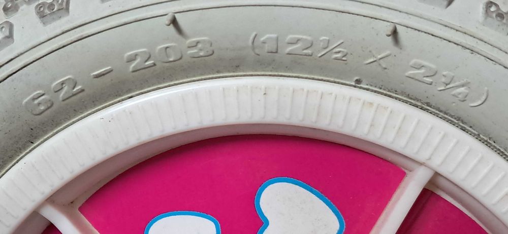 Bicicleta menina Barbie, em bom estado