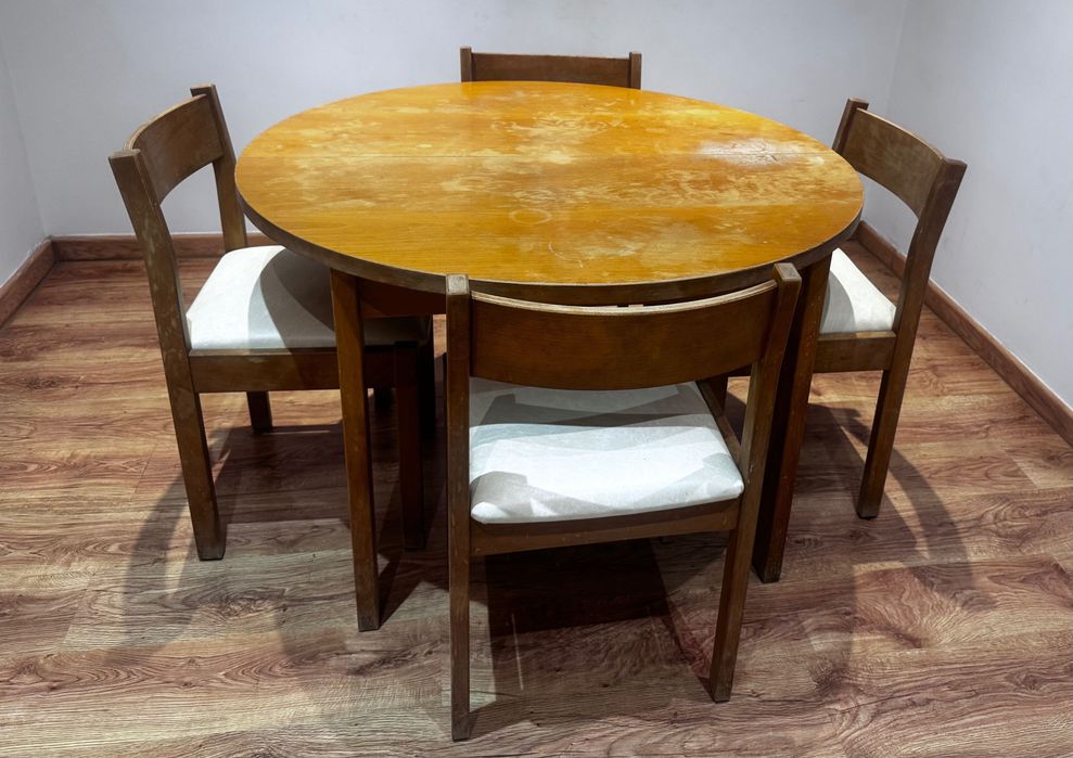 Mesa de 4 cadeiras