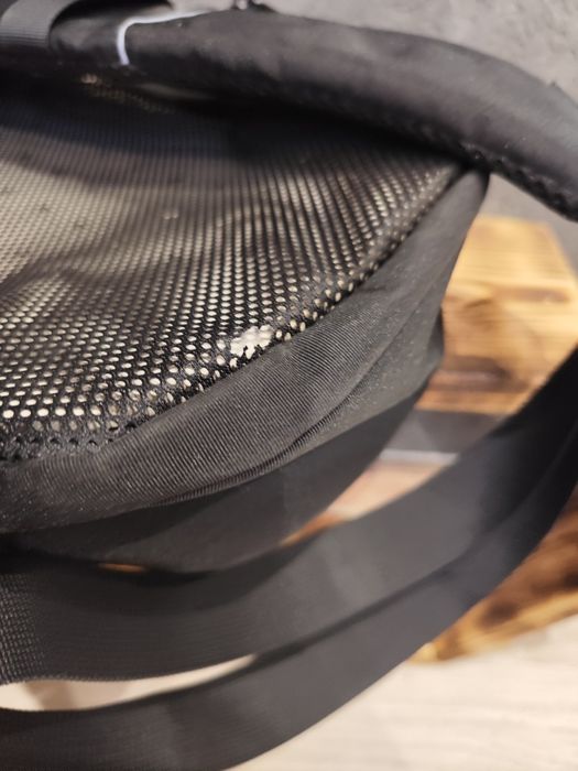 Plecak na jedno ramię z wbudowanym portem USB