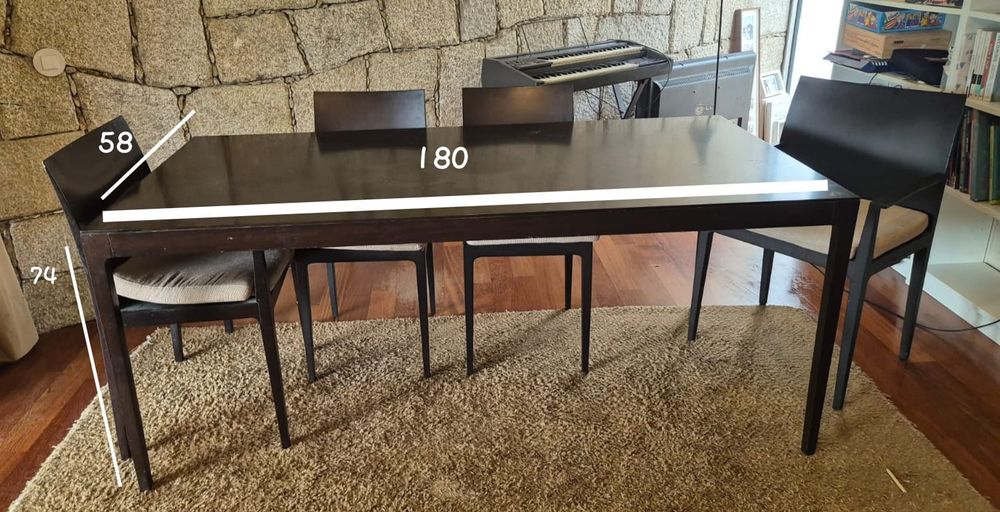 Conjunto mesa e 6 cadeiras