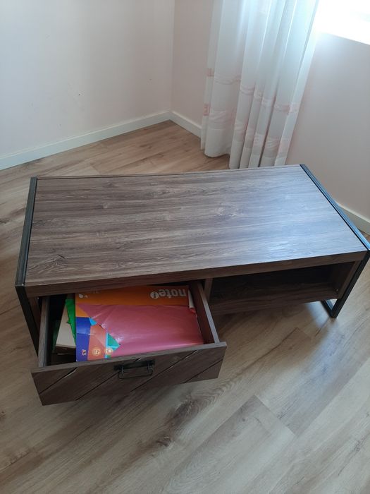 Mesa de centro em madeira e ferro