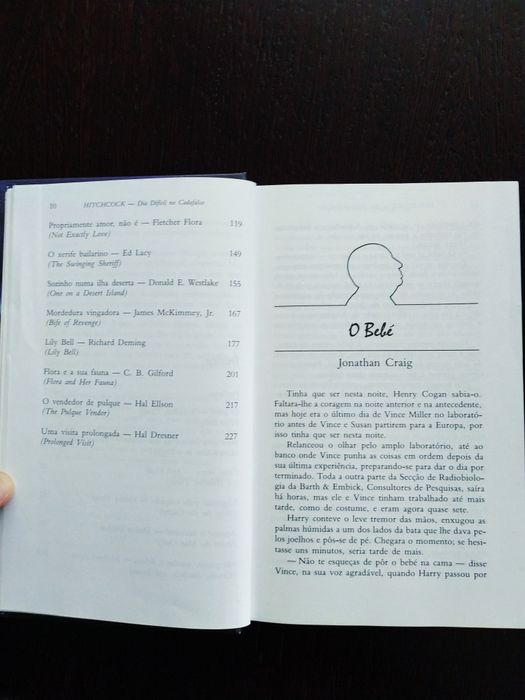 Dia difícil no cadafalso de Alfred Hitchcock .  Livro de capa dura