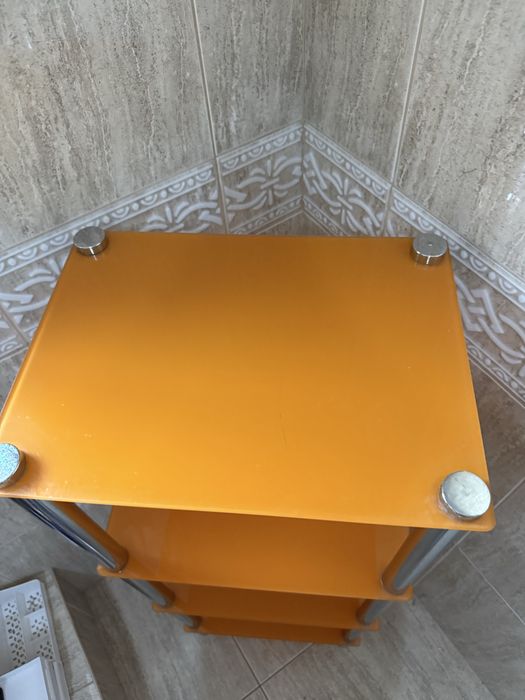 Estante Laranja Casa de Banho