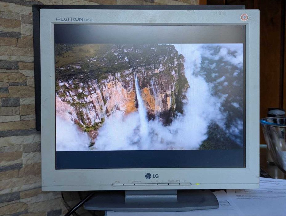 Монітор LG Flatron L1515S