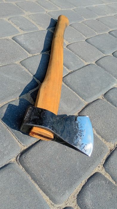 Ręcznie kuta siekiera średnia 1,2kg / 58cm akacja