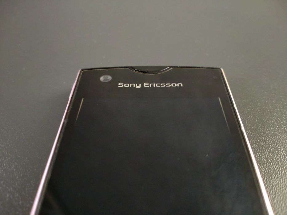 2 телефона Sony Ericsson Xperia ray (ST18i) Gold и White
