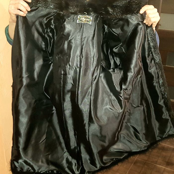 Шуба з нутрії, воротник із кролика