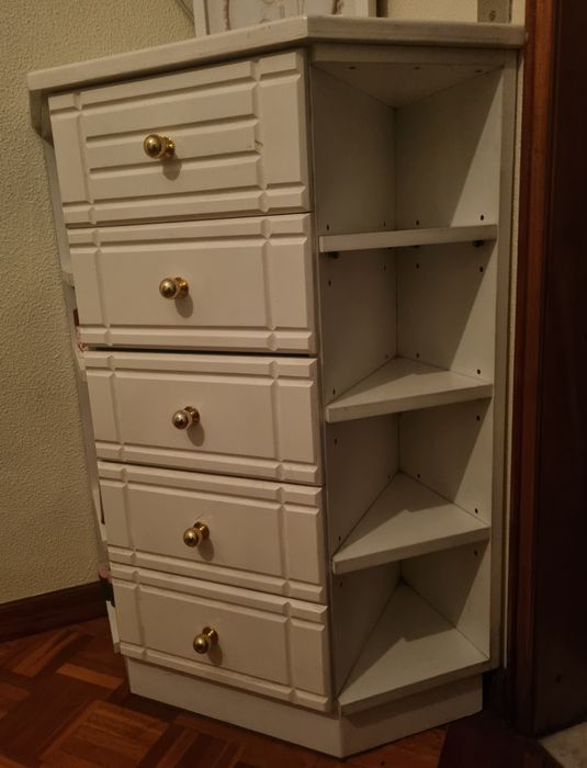 Movel branco de canto