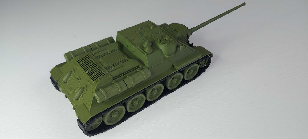 Model czołgu SU-100