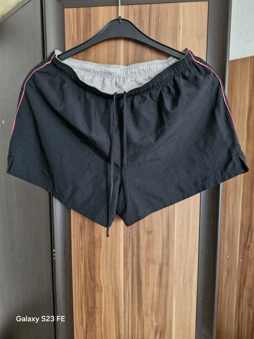 Spodenki krotkie damskie Nike rozmiar L stan idealny