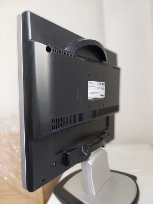 Monitor pequeno novo