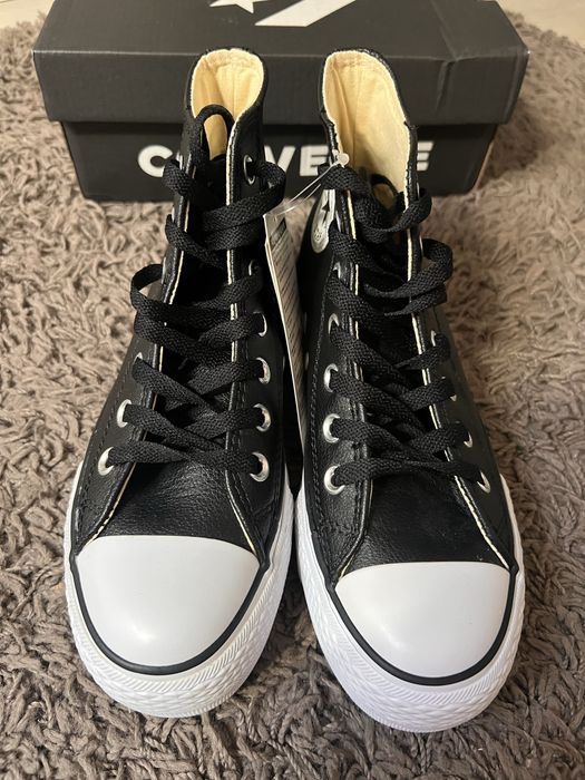 Converse Chuck Taylor pretas pele