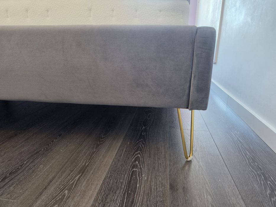 Cama em Veludo cor cinza 160x200