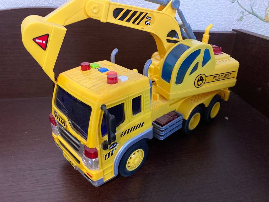 Машина экскаватор