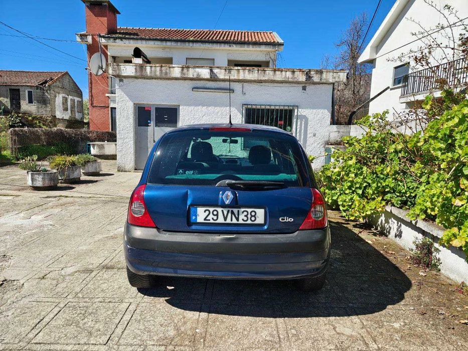 Renault Clio 1.4 16V Privilege Luxe – 2004 – Económico e Fiável