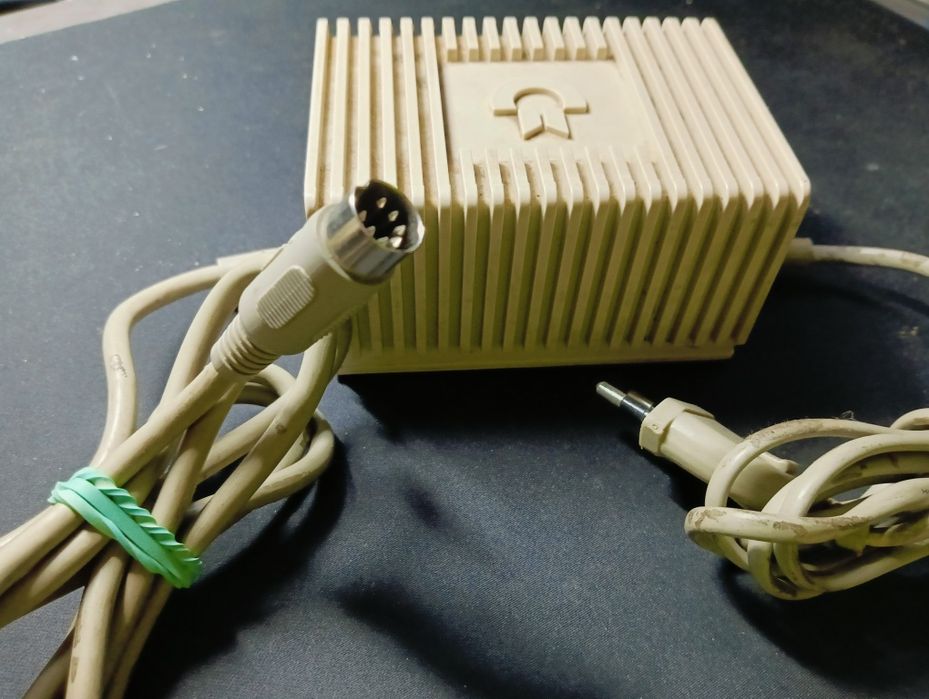 Commodore C 64 zasilacz orginalny