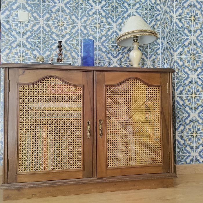 Móvel de apoio em madeira de cerejeira