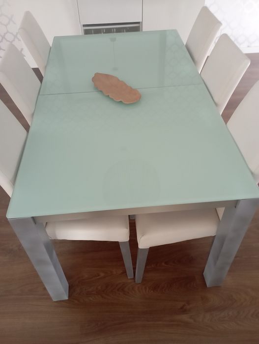 Mesa de Sala em bom estado.
