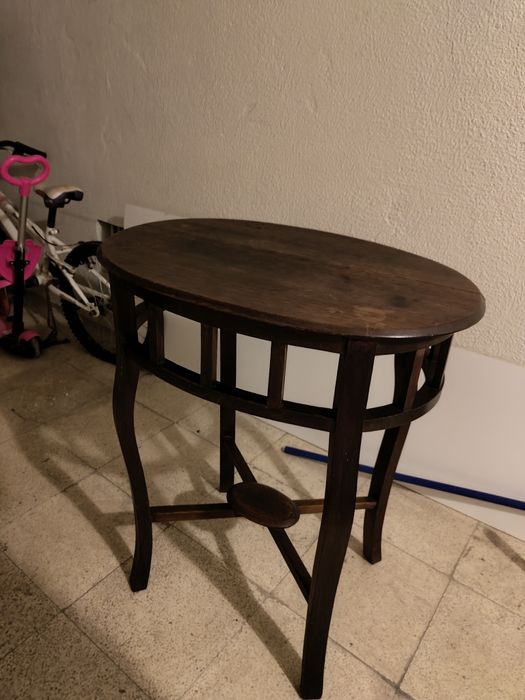 Mesa antiga de madeira