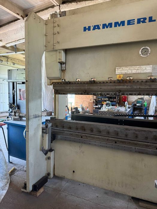 Гідравлічний листозгинальний прес Hämmerle BM 1000–2100