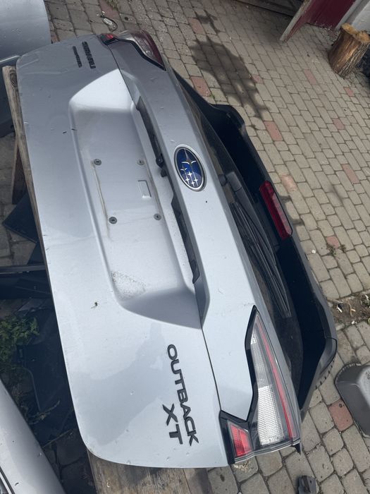 Кришка багажника Subaru Outback b16
