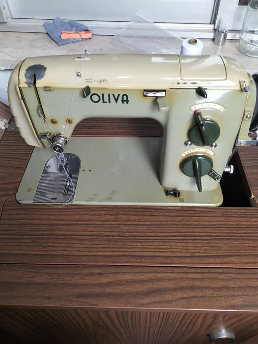 Máquina de costura elétrica