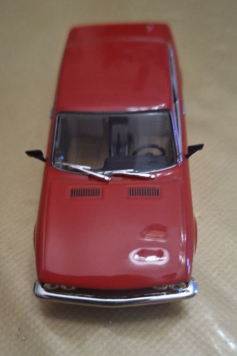 Miniatura escala 1:43 Fiat 124 Sport