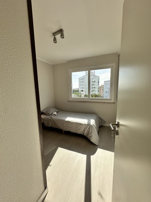 Quarto para arrendar em monte abraao