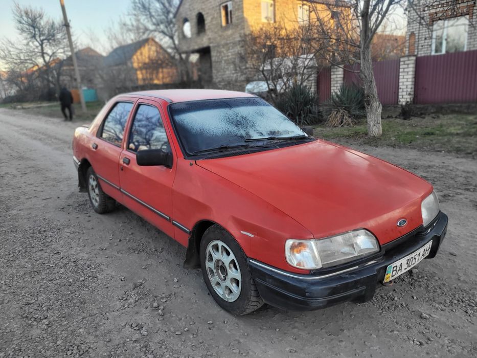 Ford Sierra  газ бензин 1.8 . Чудовий стан