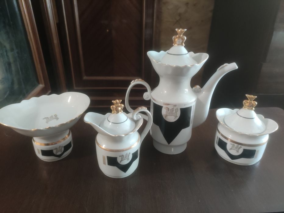 Обмен супница 3 л, кувшин,заварники,чашки