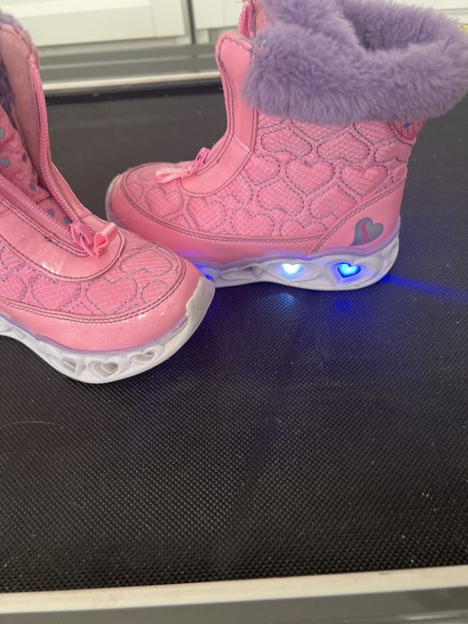 Sniegowce skechers ze swiecaca podeszwa rozm 26