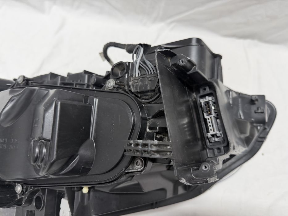 Lampa Prawy Przód VOLVO XC60 LIFT Xenon 13-17r.